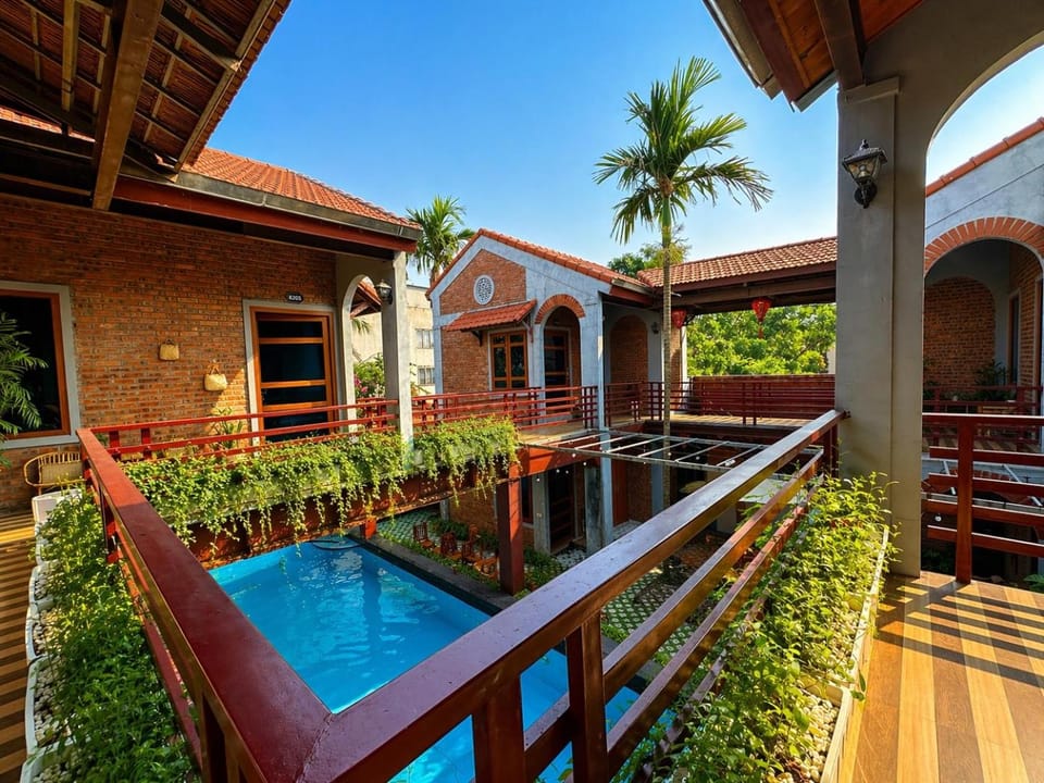 Property building, Patio, Day, Garden, View (from property/room), Balcony/Terrace, Pool view, Swimming pool, sunbed