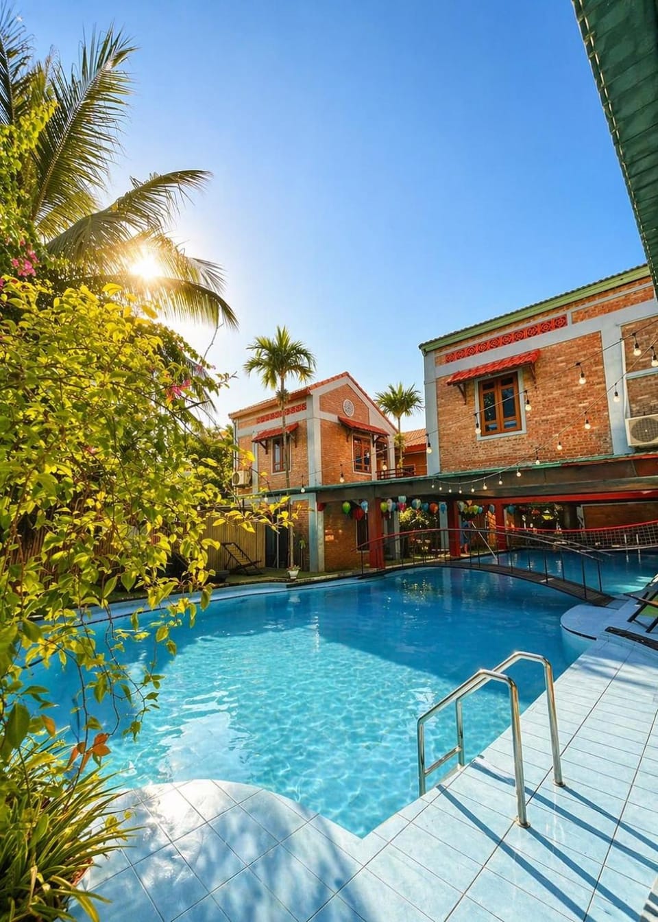 Property building, Day, Balcony/Terrace, Pool view, Swimming pool, sunbed
