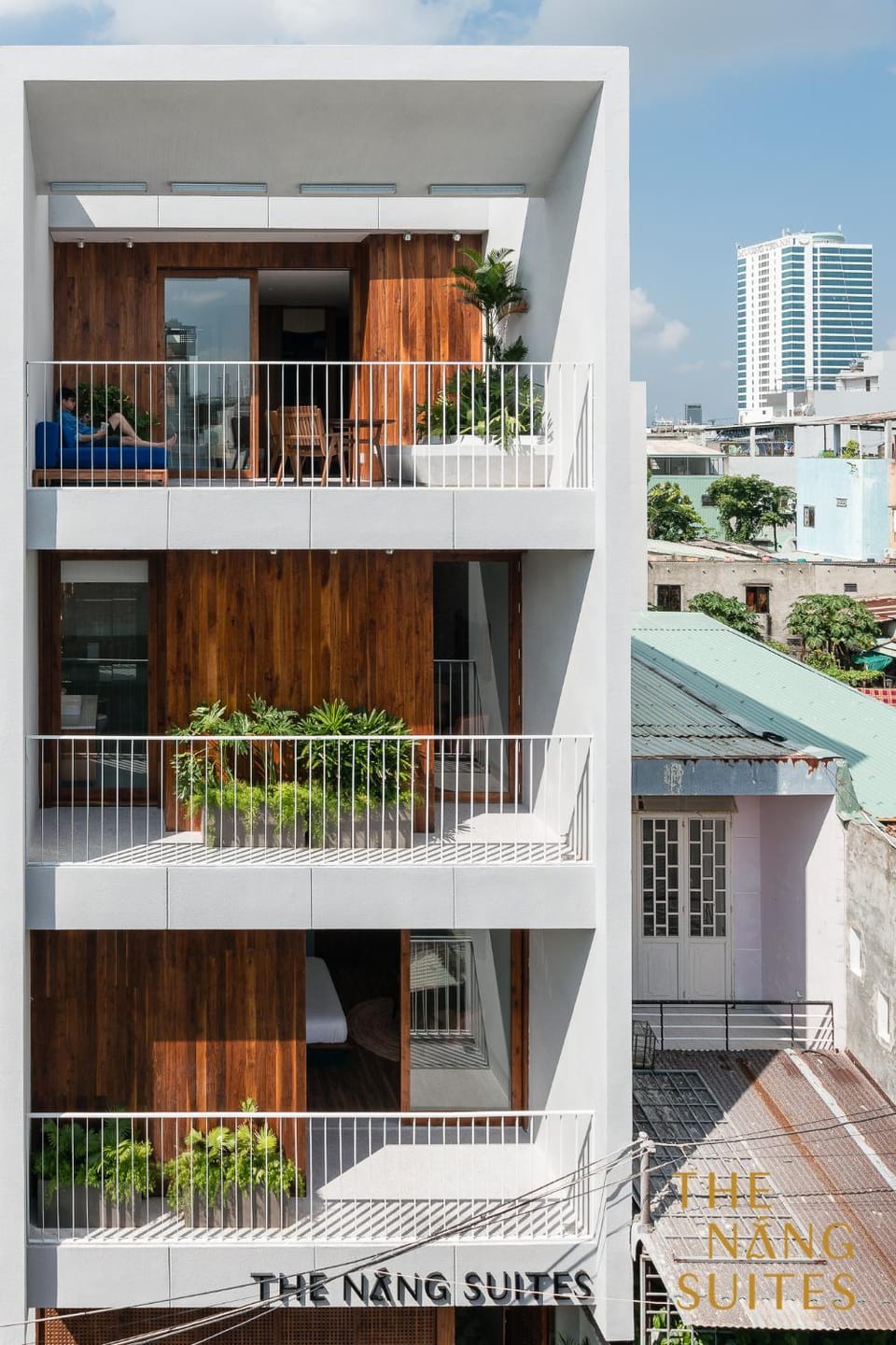 Property building, Property logo or sign, Balcony/Terrace, Floor plan, group of guests, Family