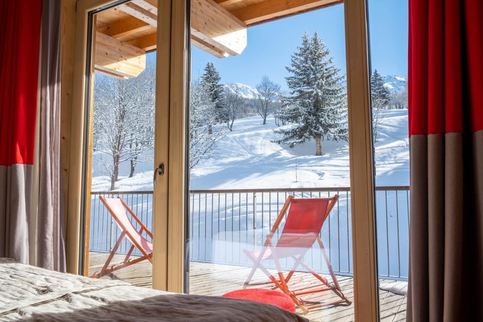 Bed, Day, Natural landscape, Winter, View (from property/room), Balcony/Terrace, Photo of the whole room, Bedroom, Mountain view, sunbed