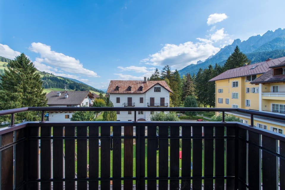 Balcony/Terrace, Mountain view