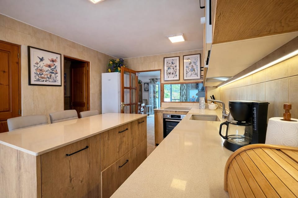 Kitchen or kitchenette, kitchen