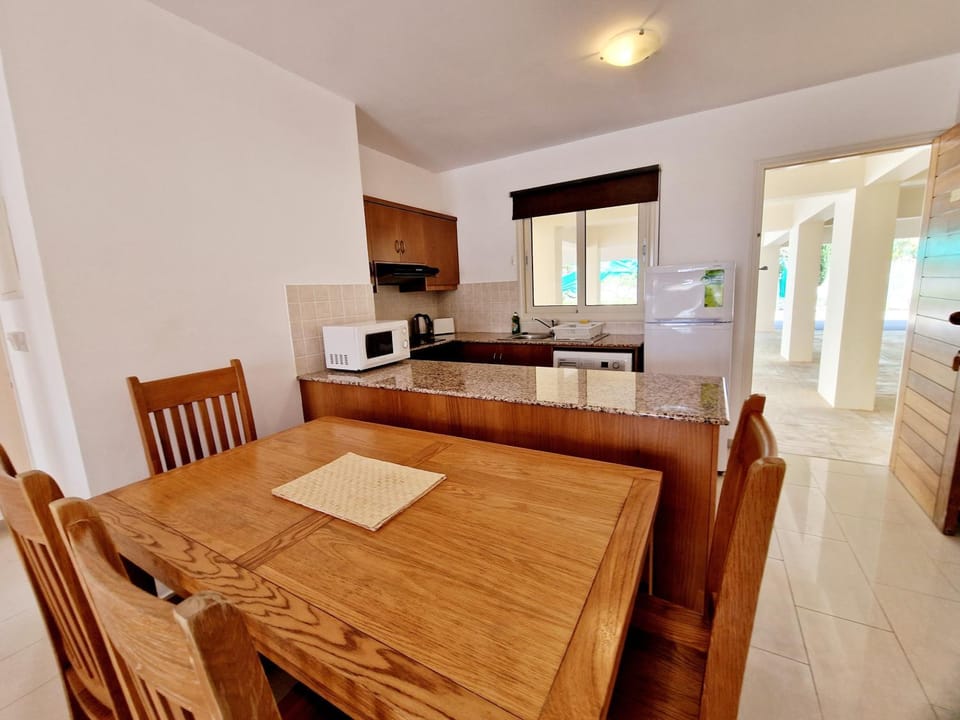 C5 Vanessa Poolside Apartment Apartment in Peyia