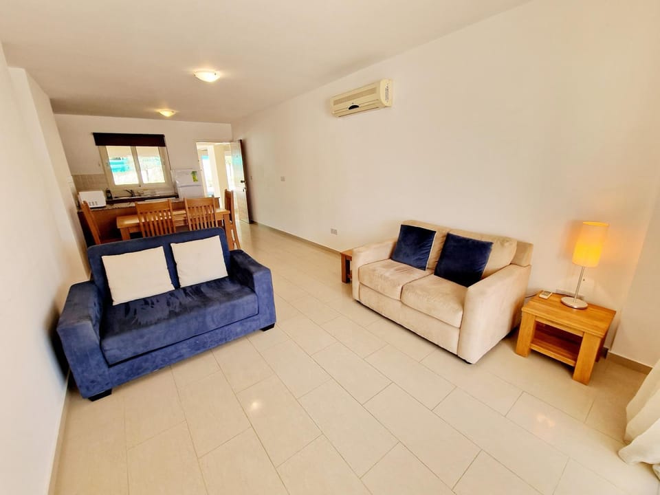 C5 Vanessa Poolside Apartment Apartment in Peyia