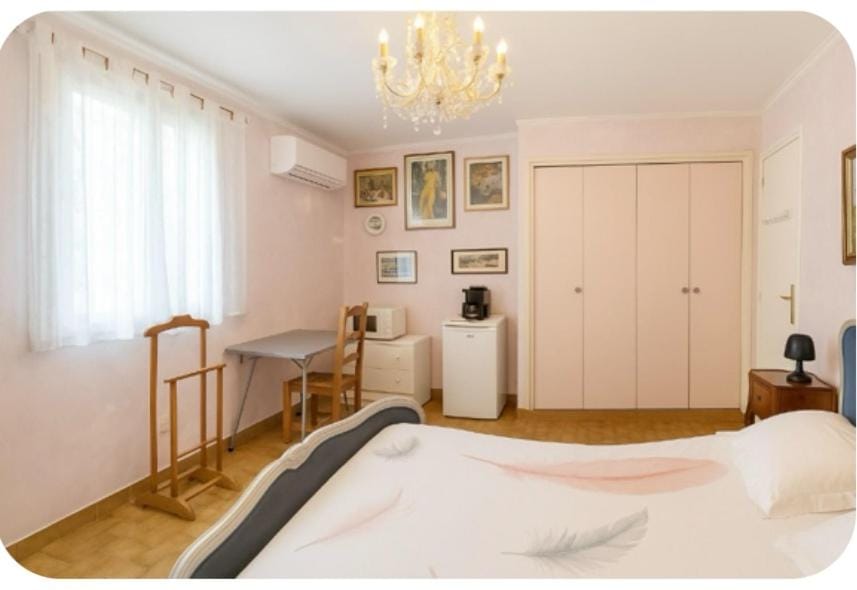 Property building, Bed, Photo of the whole room, Bedroom