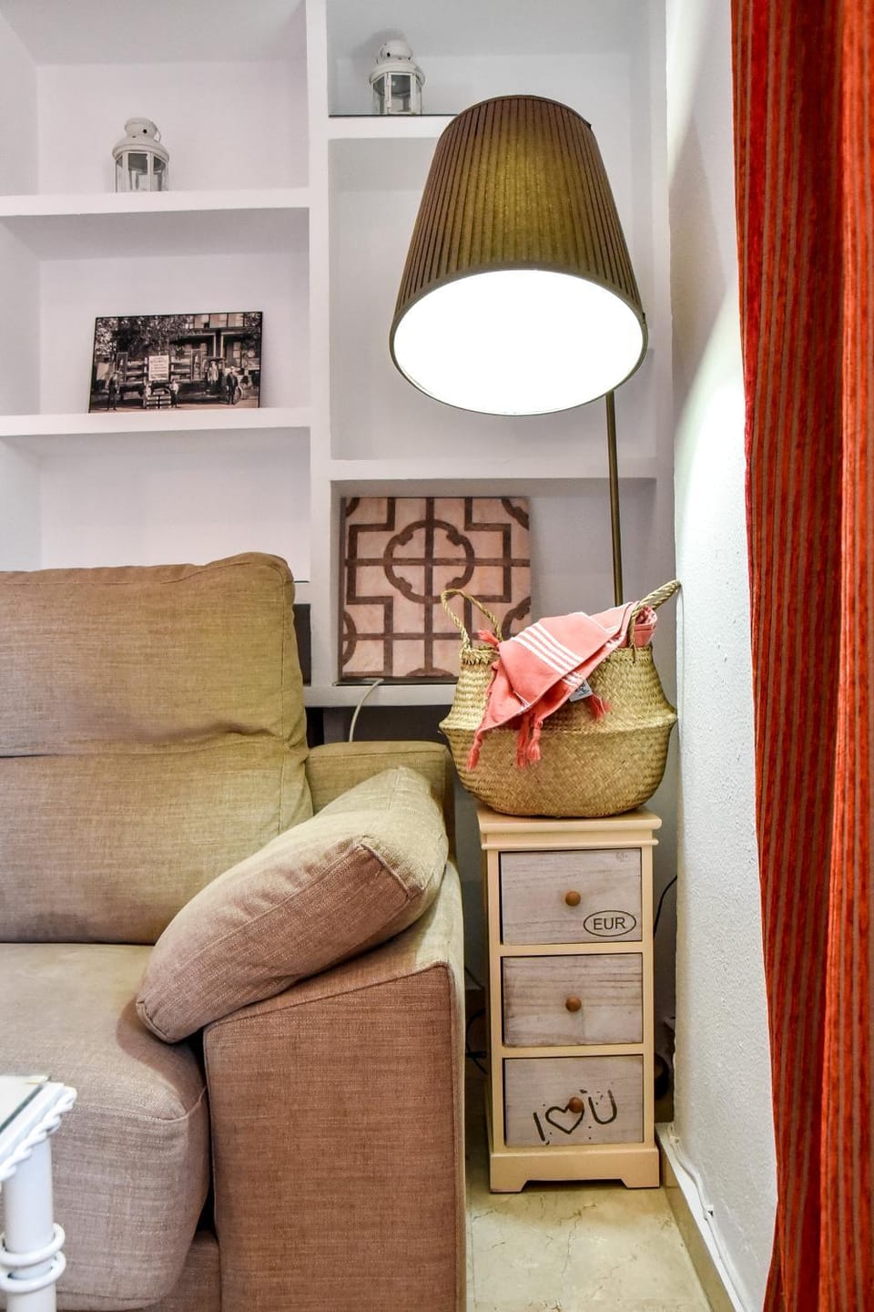 Living room, Seating area