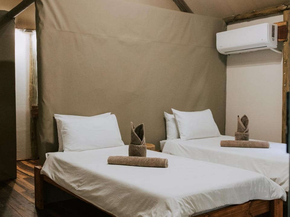 Bed, Bedroom, towels, air conditioner