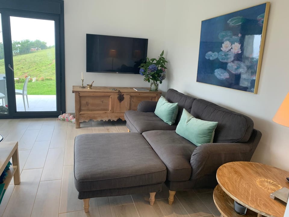 Living room, Lounge or bar