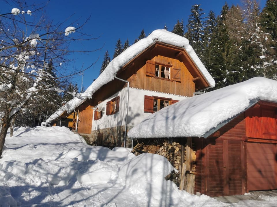 Property building, Ski School, Skiing