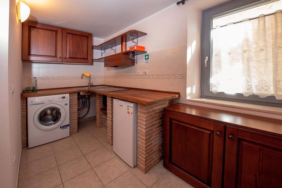 Photo of the whole room, oven, stove, stove, washing machine, washing machine