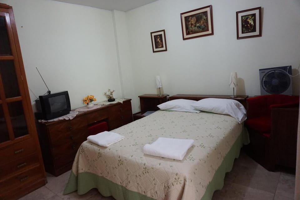 Hostal Camiluz Bed and Breakfast in Nazca