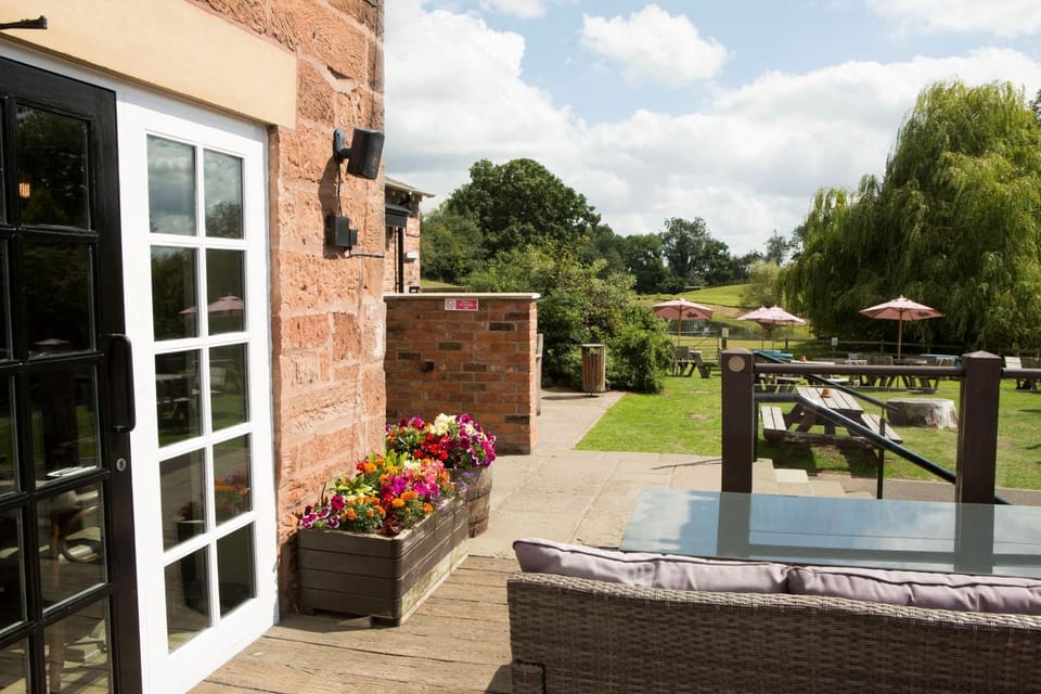 Restaurant/places to eat, Bedroom, Garden view