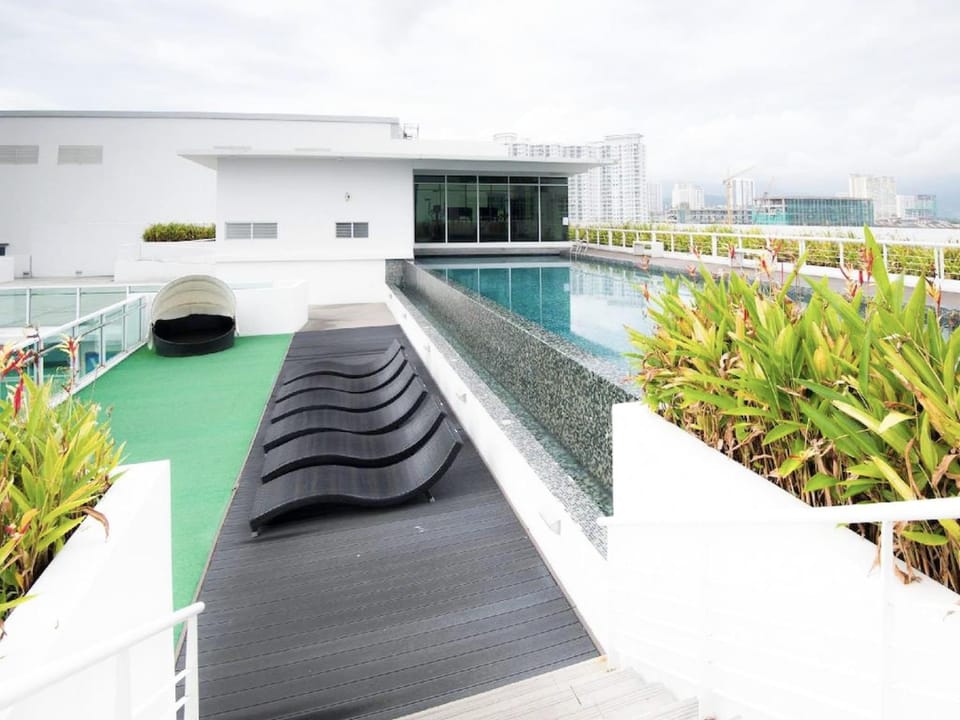 Maritime Luxury Suite By J&K Homestay Apartment in George Town