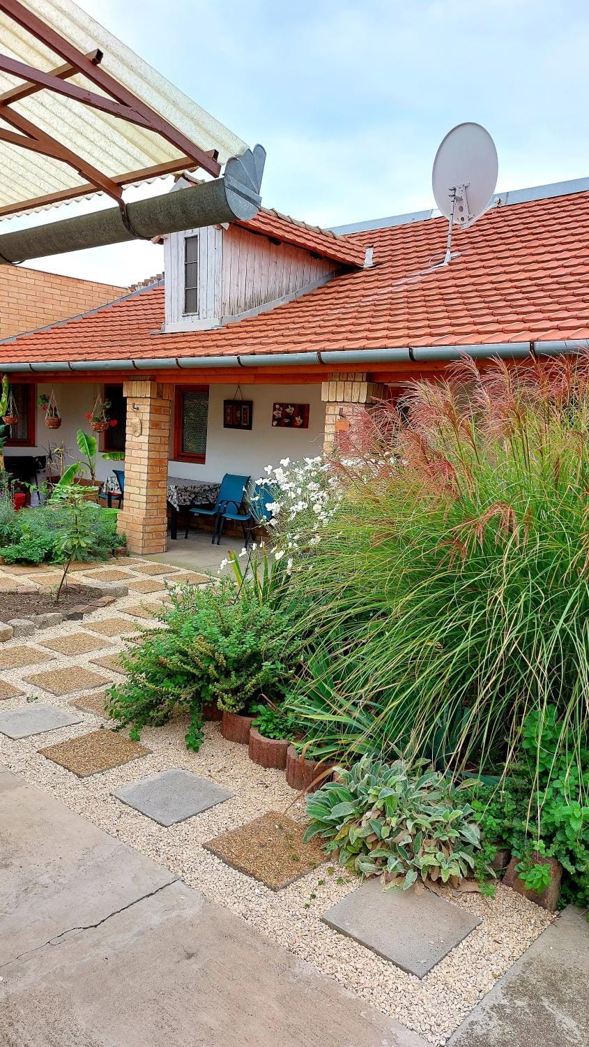 Property building, Garden, Balcony/Terrace, Garden view