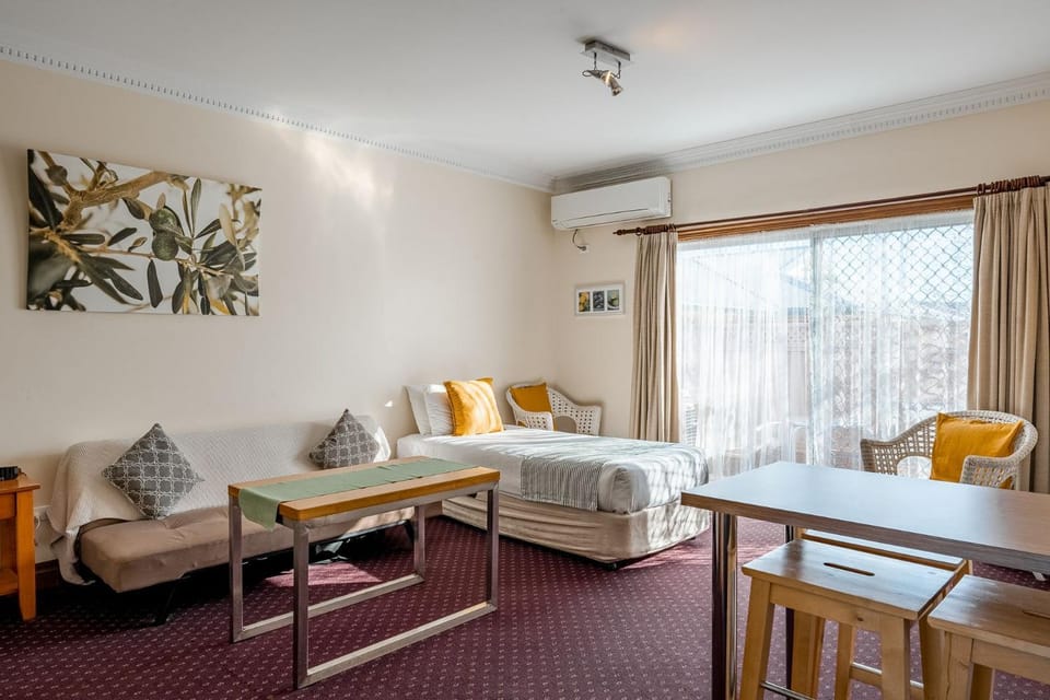 The Henry Parkes Tenterfield Motel in Tenterfield