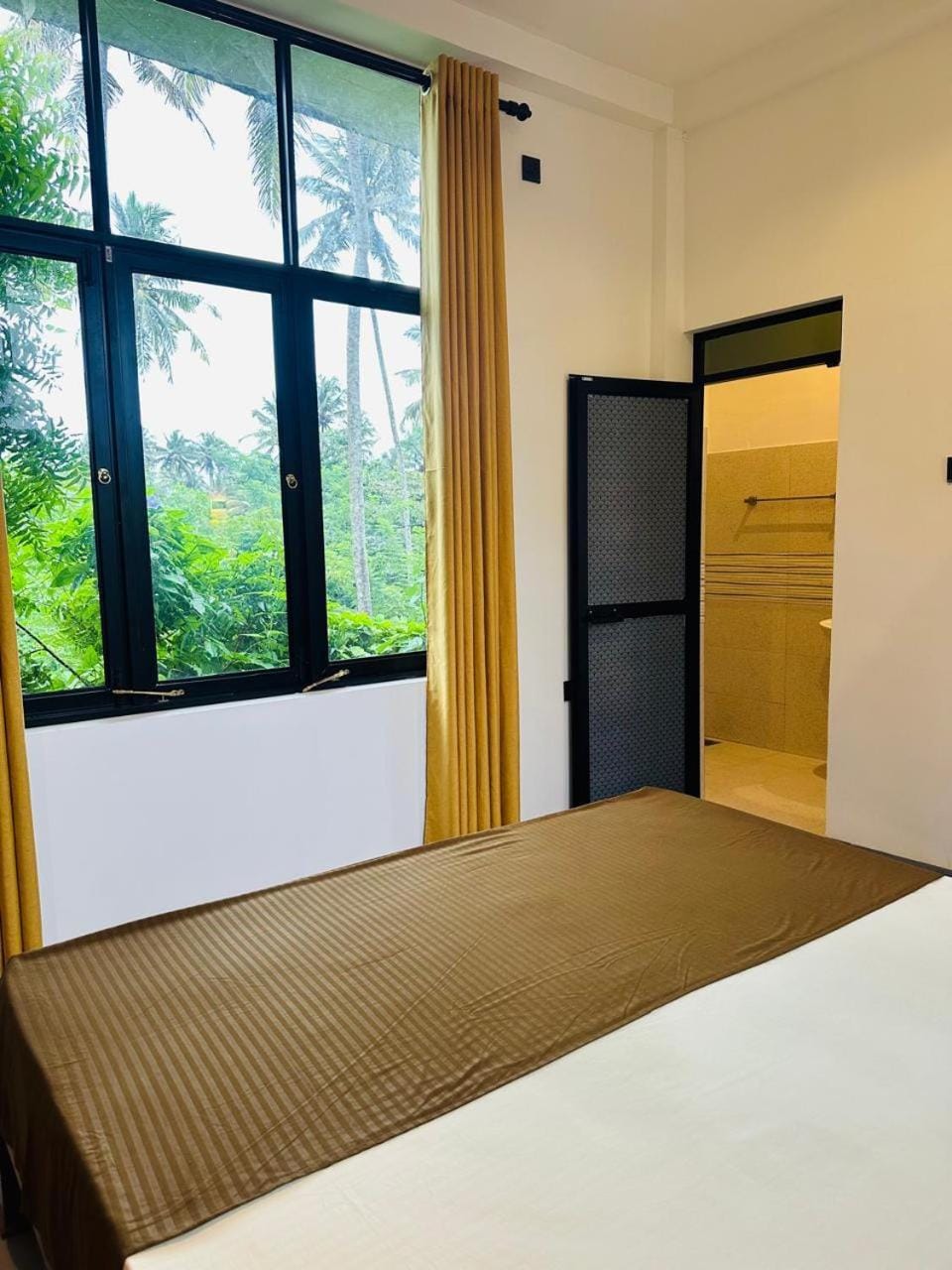 Lotus Surf House Hotel in Southern Province