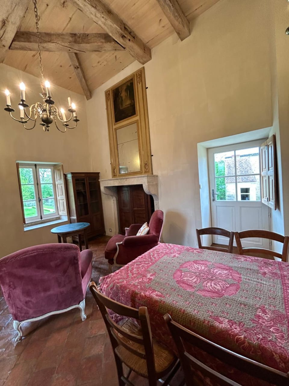 Seating area, Dining area
