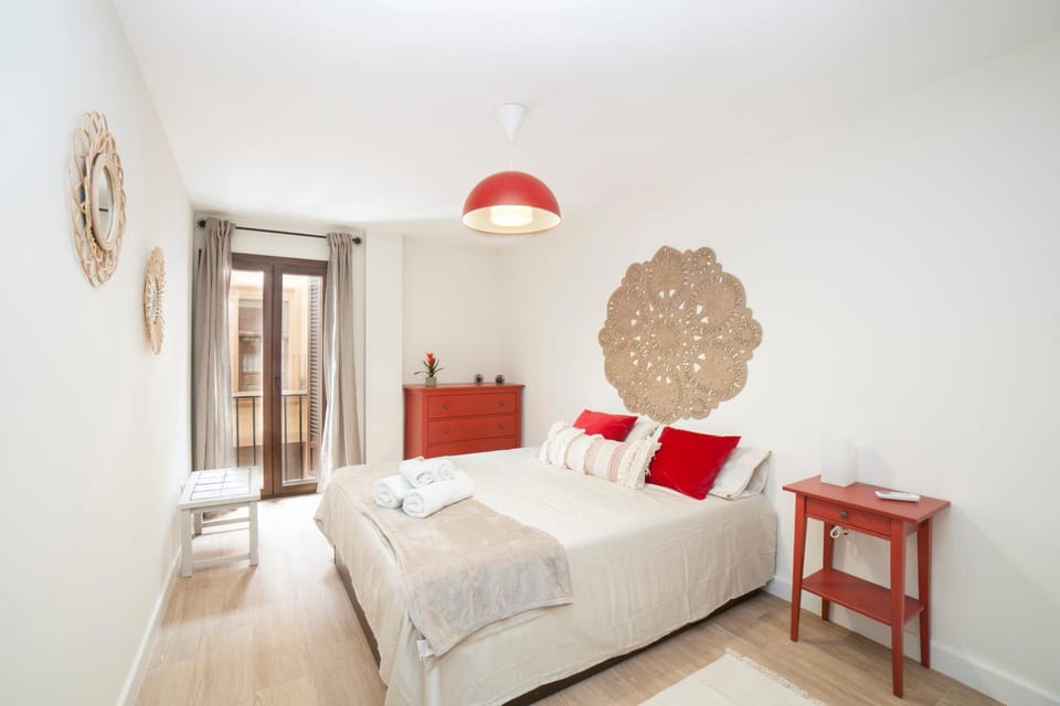 Bed, Photo of the whole room, Bedroom