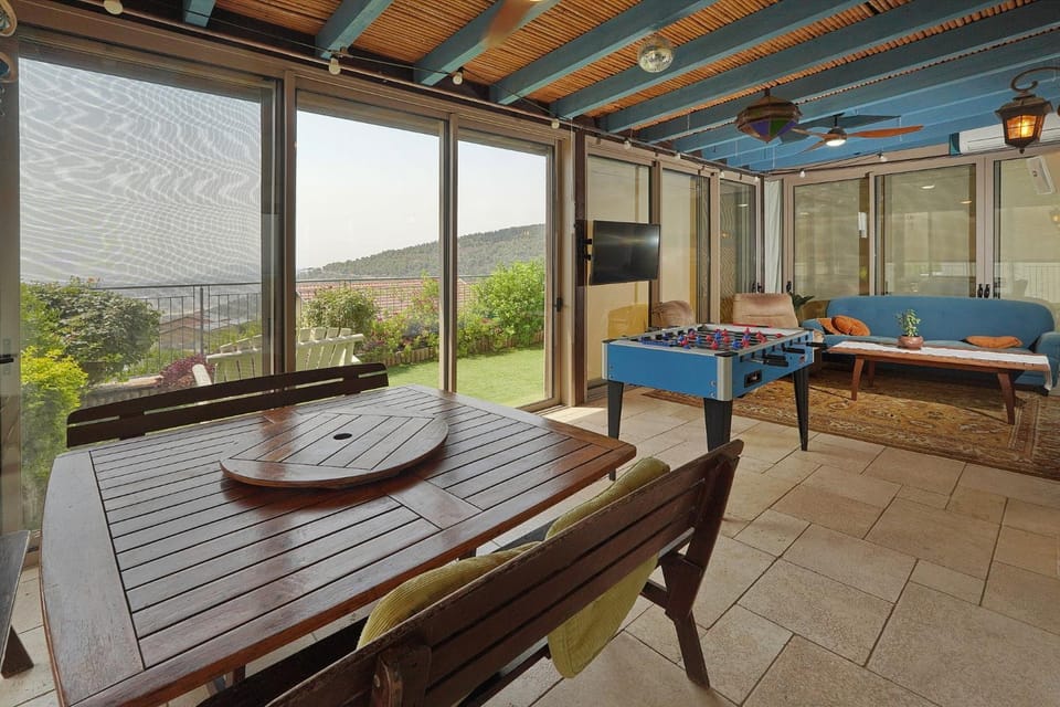 Patio, TV and multimedia, Seating area, Mountain view