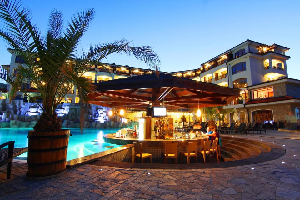 Property building, Lounge or bar, Spa and wellness centre/facilities, On site, Swimming pool