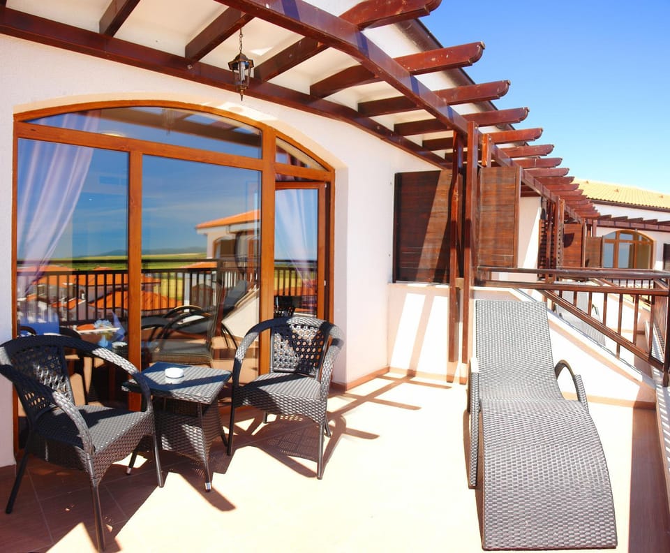 Day, Balcony/Terrace, Seating area, Dining area, sunbed