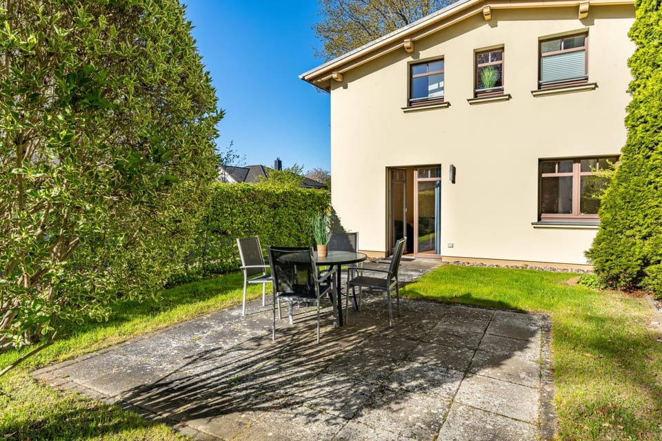 Property building, Spring, Garden, View (from property/room), Balcony/Terrace, Garden view