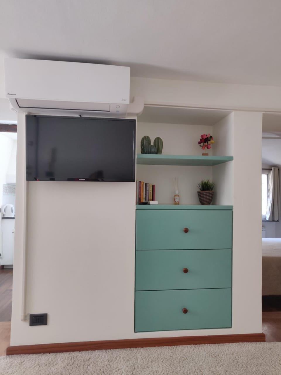 TV and multimedia, air conditioner