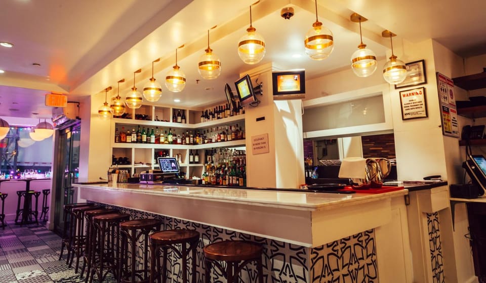 Restaurant/places to eat, Lounge or bar