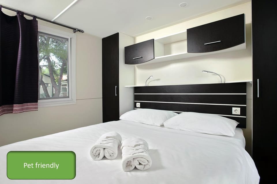 Bed, Bedroom, pet friendly