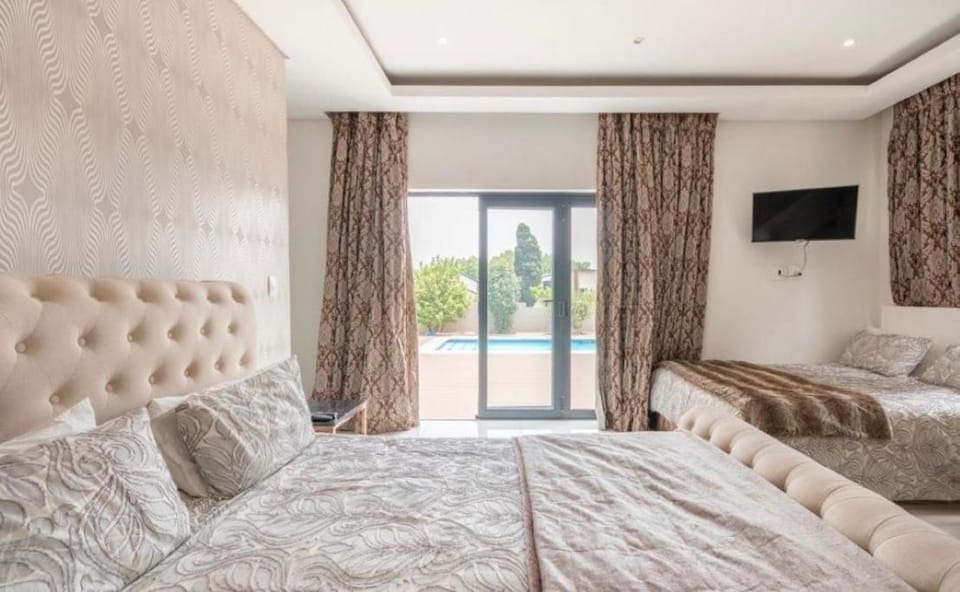 Waterfall Country Estate Guest Ensuite Vacation rental in Sandton