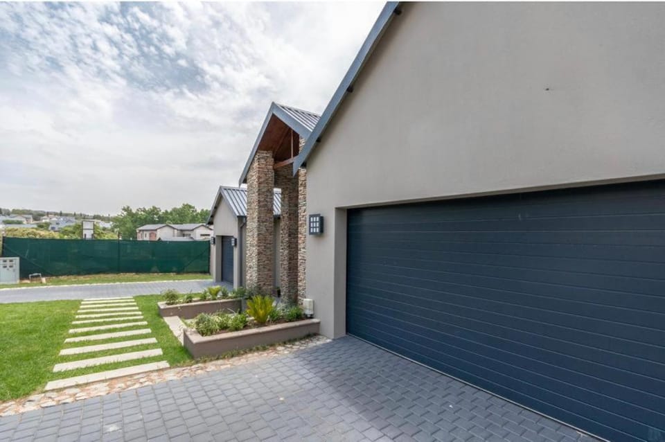 Waterfall Country Estate Guest Ensuite Vacation rental in Sandton