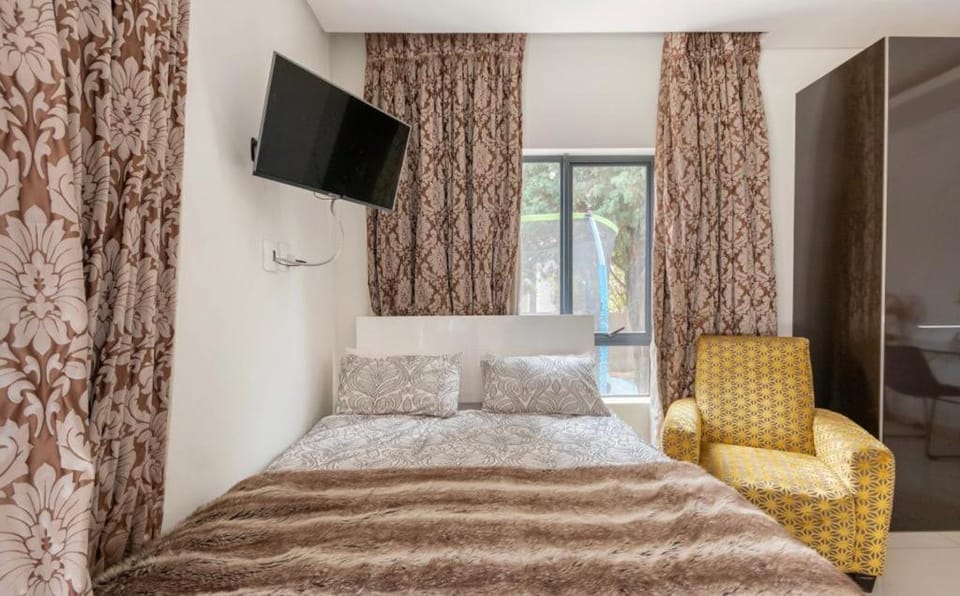 Waterfall Country Estate Guest Ensuite Vacation rental in Sandton
