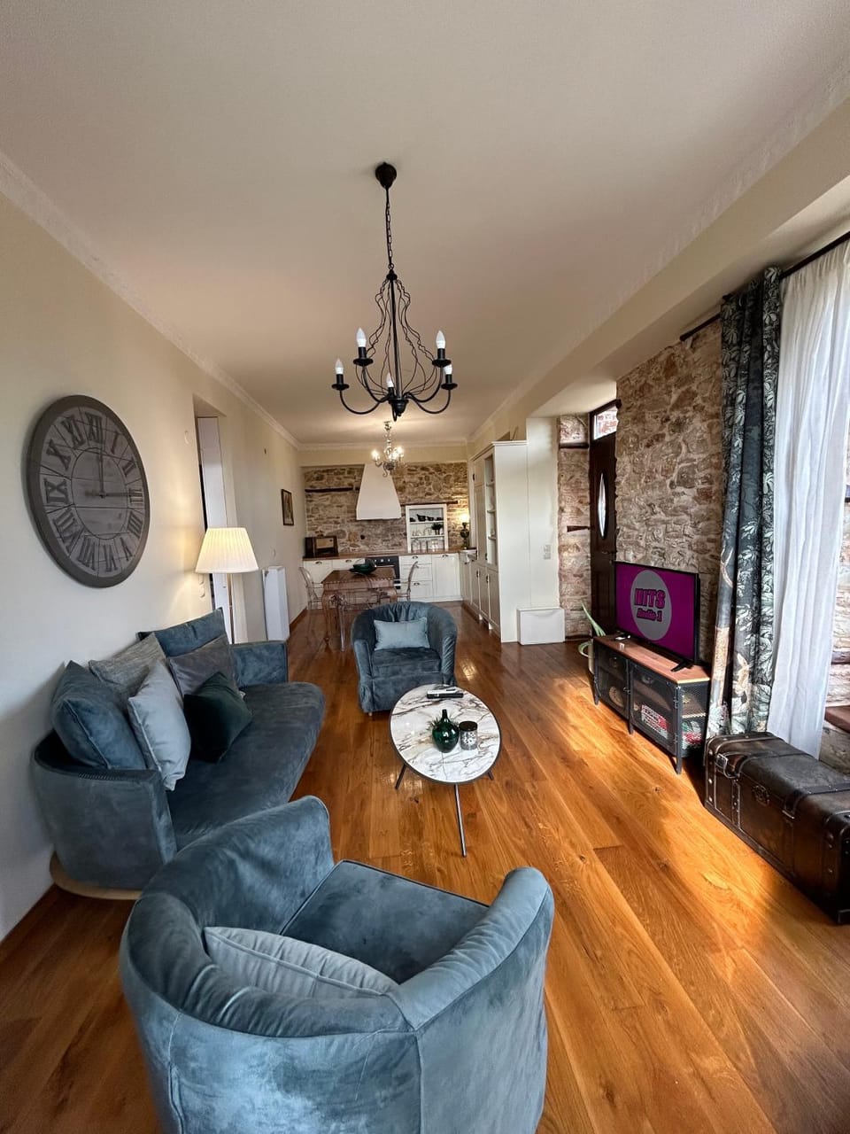 Kitchen or kitchenette, Seating area