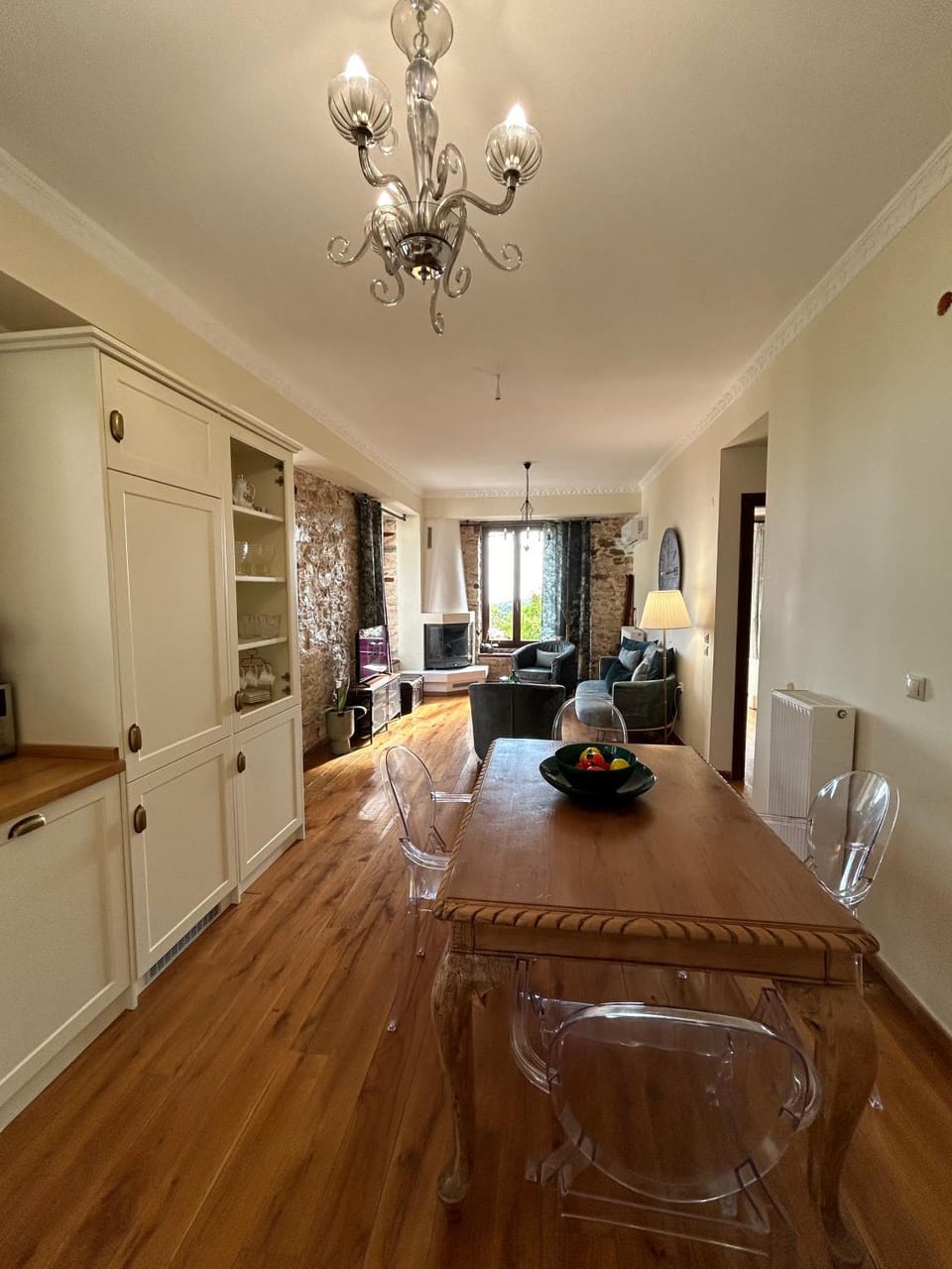 Kitchen or kitchenette, Seating area, Dining area
