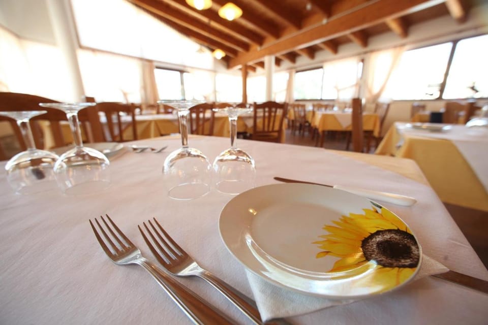 Restaurant/places to eat, Restaurant/places to eat, Other, Other, Area and facilities, Italian breakfast