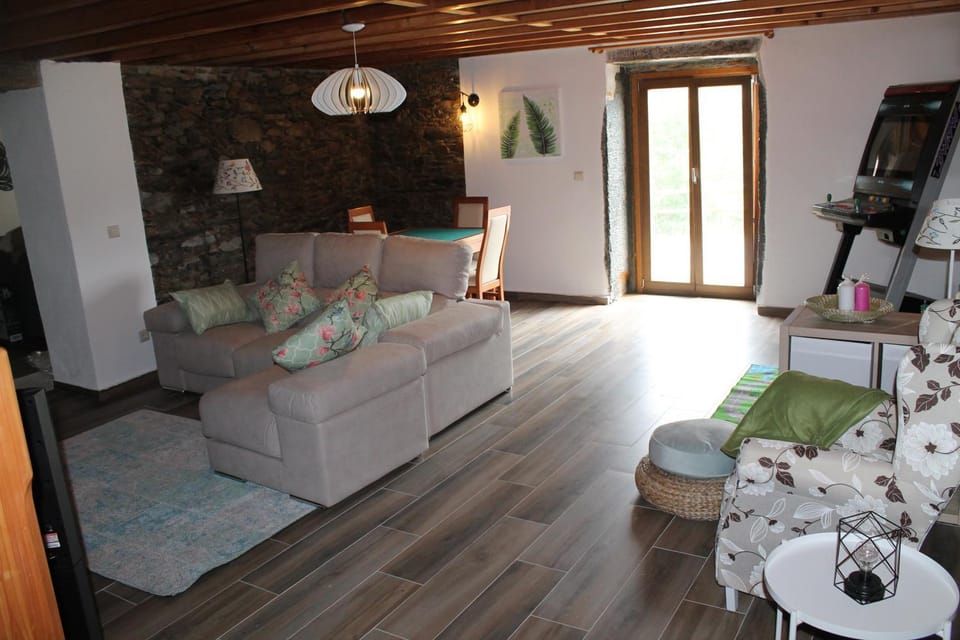 Game Room, Living room