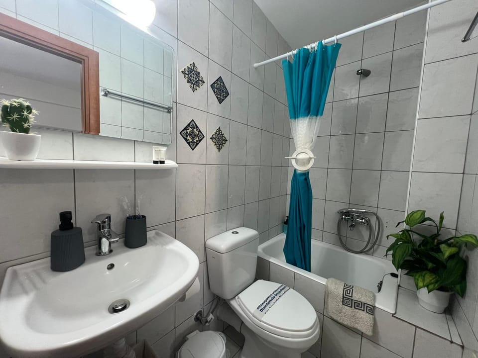 Toilet, Bath, towels