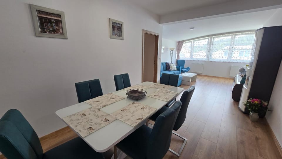 Seating area, Dining area