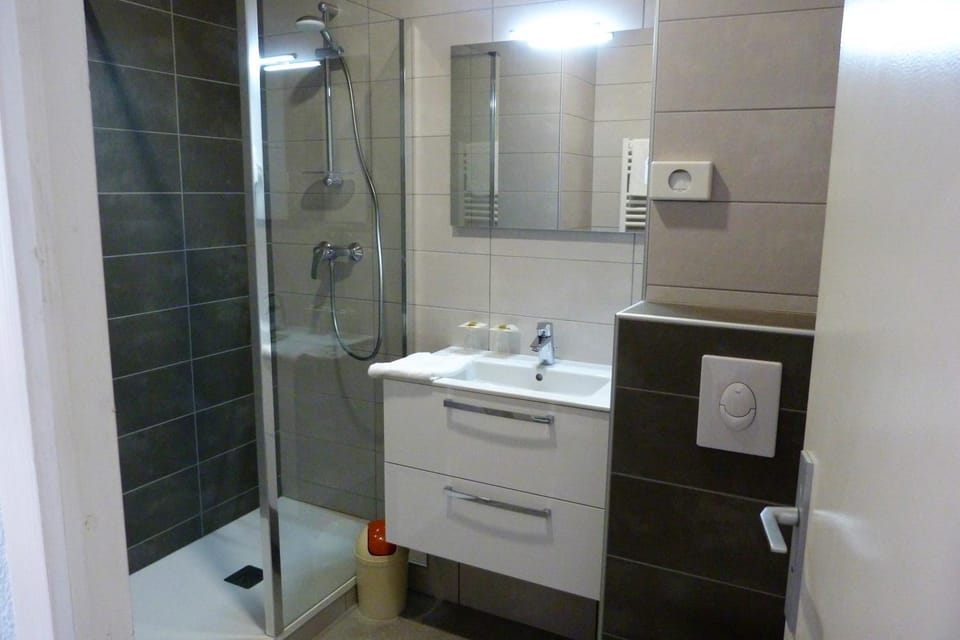 Shower, Toilet, Bathroom, hair dryier, towels