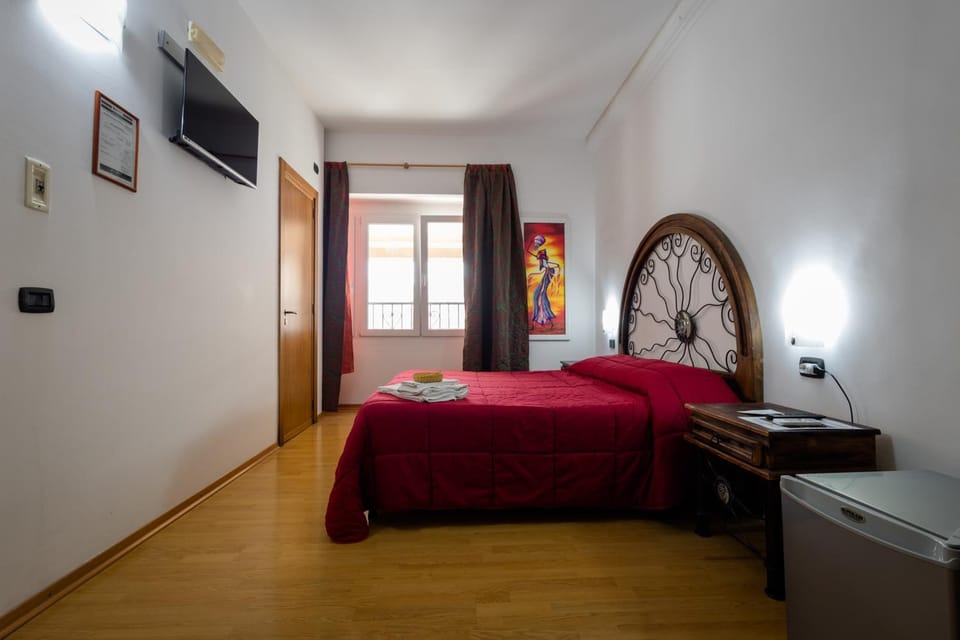 Bed, Living room, Bedroom