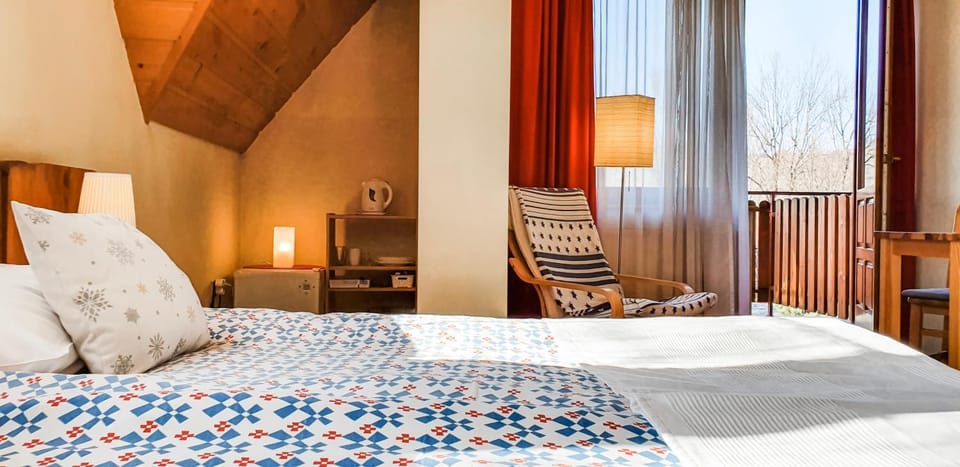 Bed, Photo of the whole room, Bedroom
