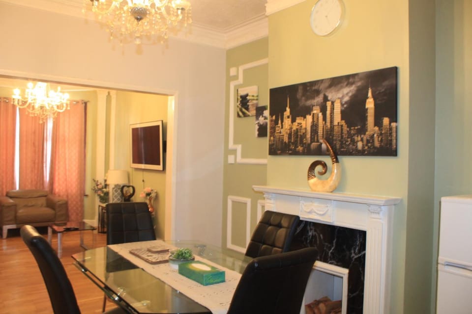 Grays Rest Over, with free parking House in Grays