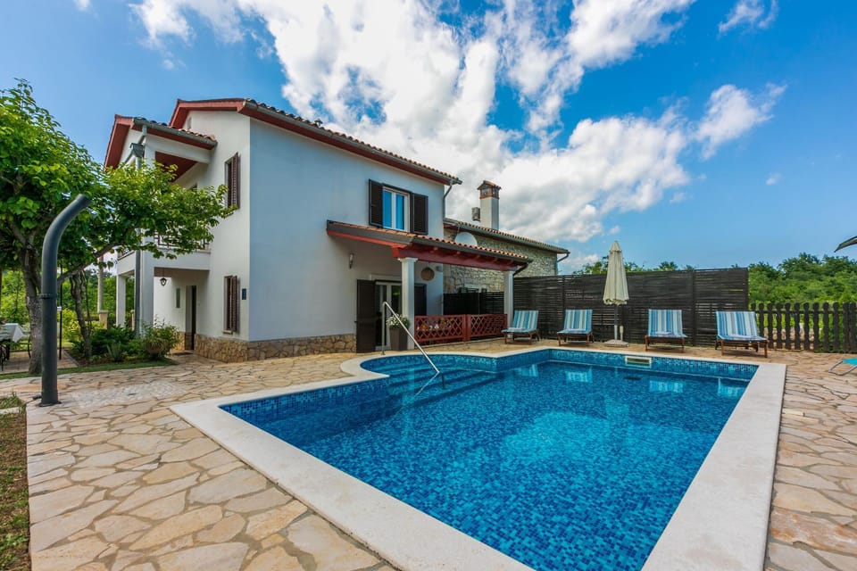 Shower, Swimming pool
