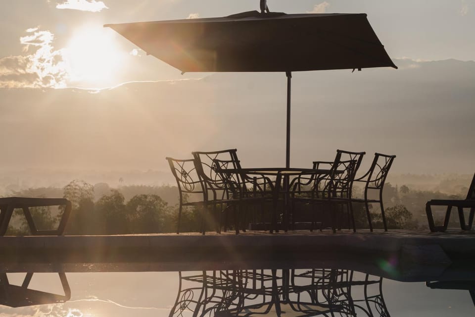 Patio, Day, Natural landscape, Mountain view, Area and facilities