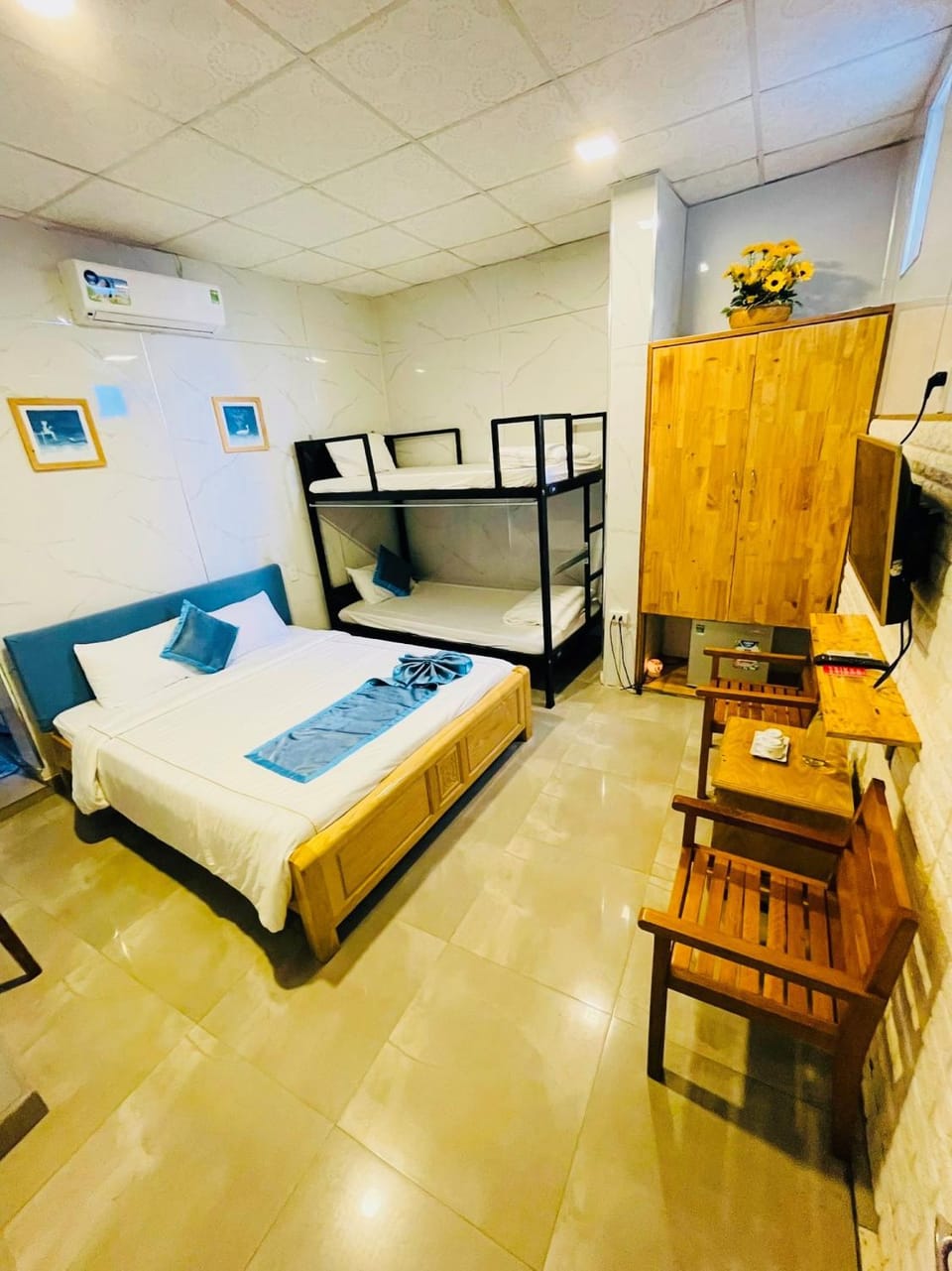 Bed, Photo of the whole room, Bedroom, bunk bed, wardrobe, air conditioner