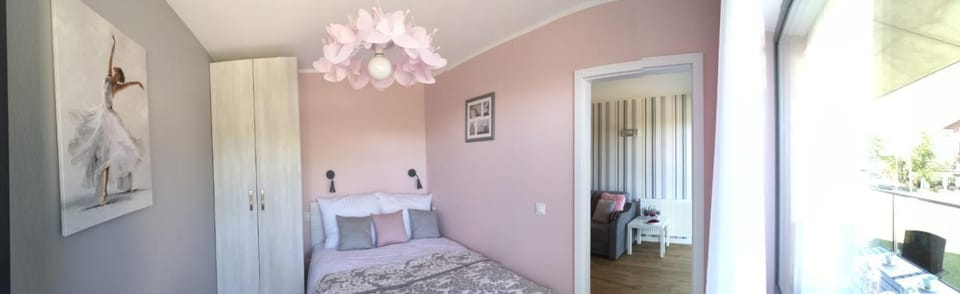 Bed, Balcony/Terrace, Living room, Photo of the whole room, Seating area, Bedroom, Street view, internet, towels, wardrobe, dryer