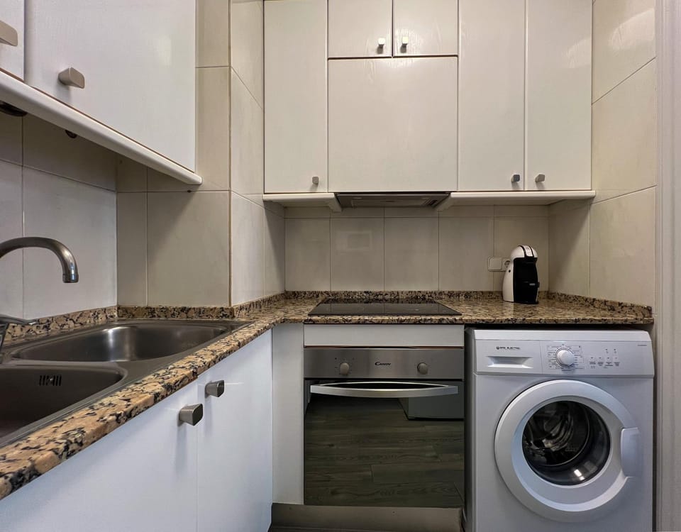 Kitchen or kitchenette, laundry