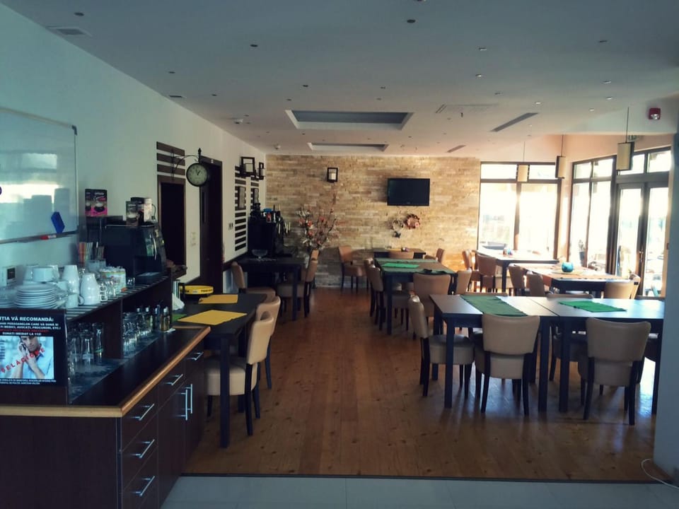 Restaurant/places to eat, Meals, Lunch, Dinner