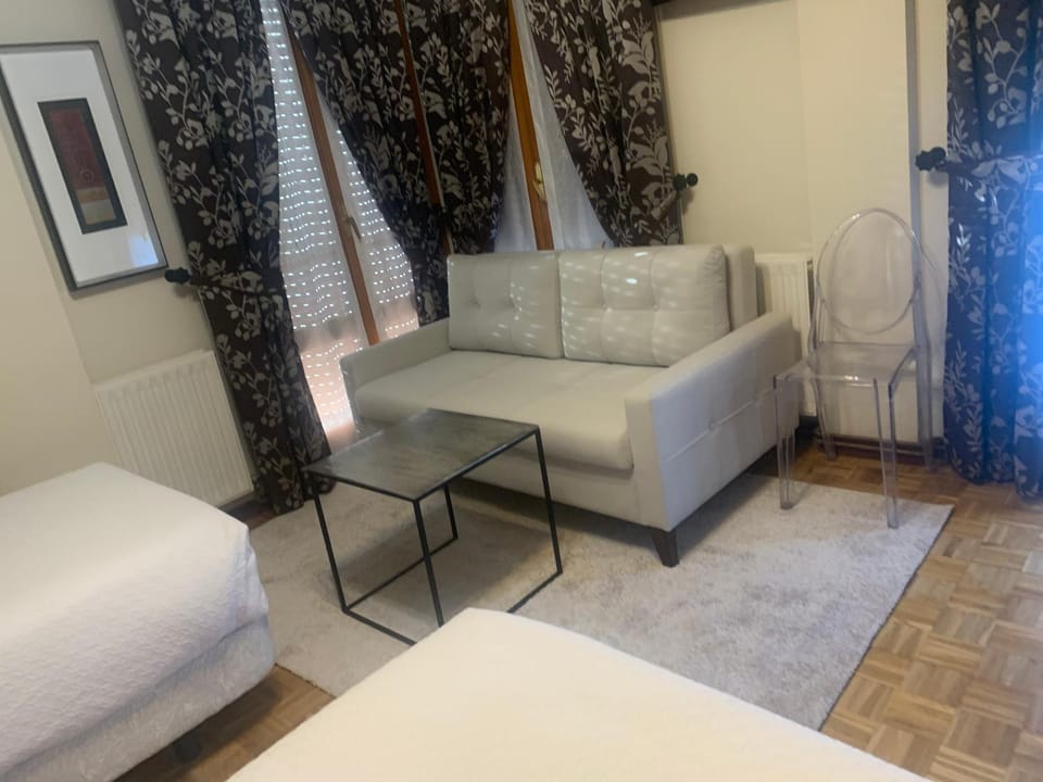 Hostal Docar Bed and Breakfast in Lerma, Province of Burgos