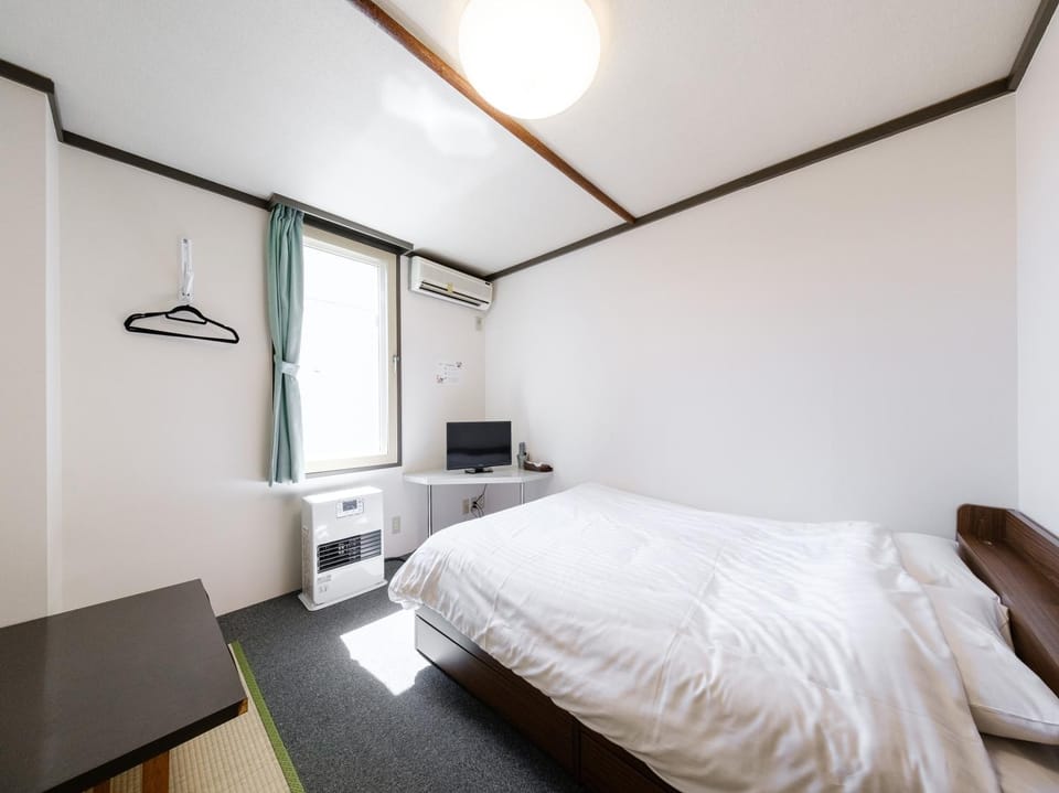 Bed, TV and multimedia, Kitchen or kitchenette, Photo of the whole room, Bedroom, minibar, wardrobe